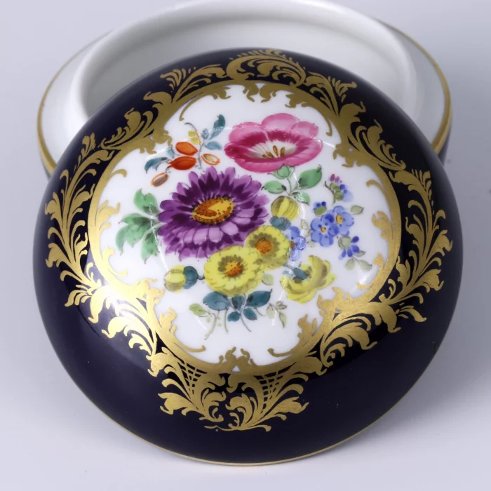 Boîte en porcelaine . Meissen