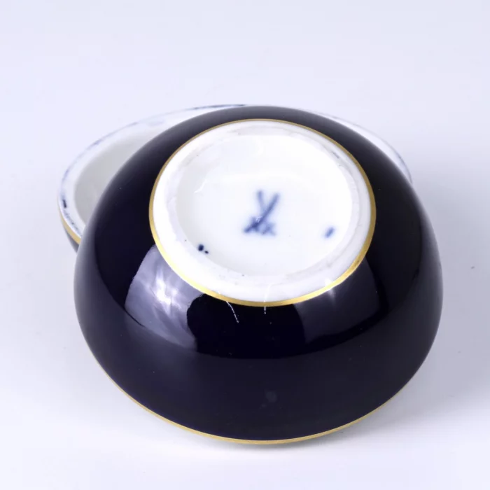 Boîte en porcelaine . Meissen