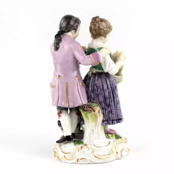 Groupe en porcelaine Couple avec un chien. Meissen. 