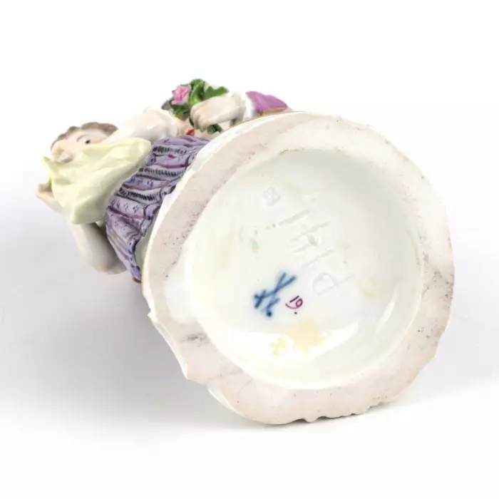 Groupe en porcelaine Couple avec un chien. Meissen. 