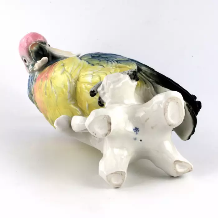 Figurine en porcelaine Perroquet Bleu. Karl Ens.