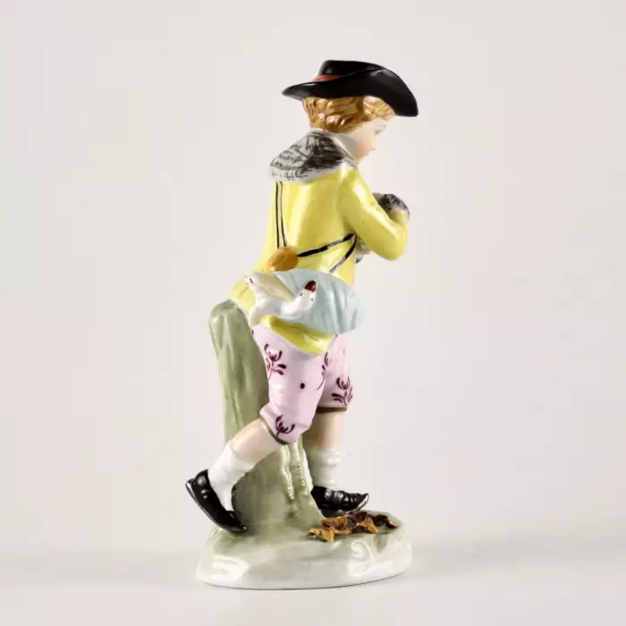 Figurine en porcelaine - allegorie de lhiver. SITZENDORF. 