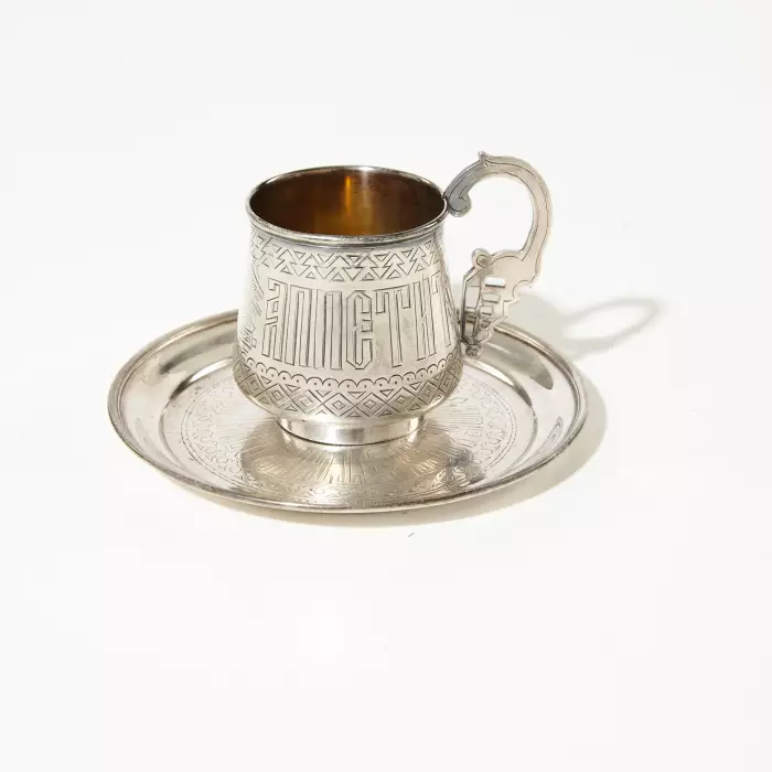 Tasse et soucoupe en argent russe. 
