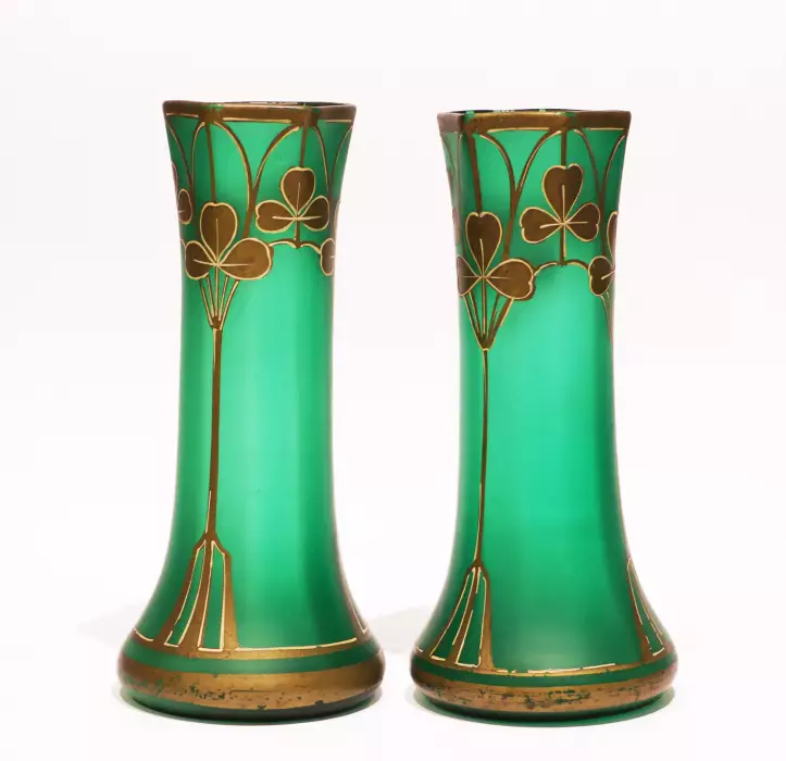 Paire de vases de style Art Nouveau