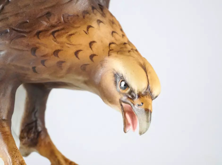 Figurine en porcelaine Aigle. Royal Dux.