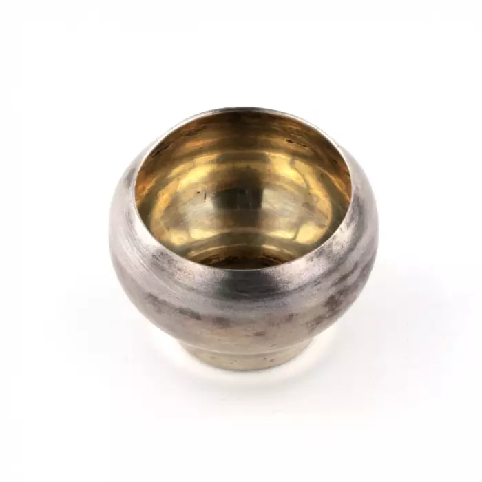 SALIÈRE RUSSE EN ARGENT EN FORME DE PETIT POT EN FONTE. SAINT-PÉTERSBOURG, 1896–1903
