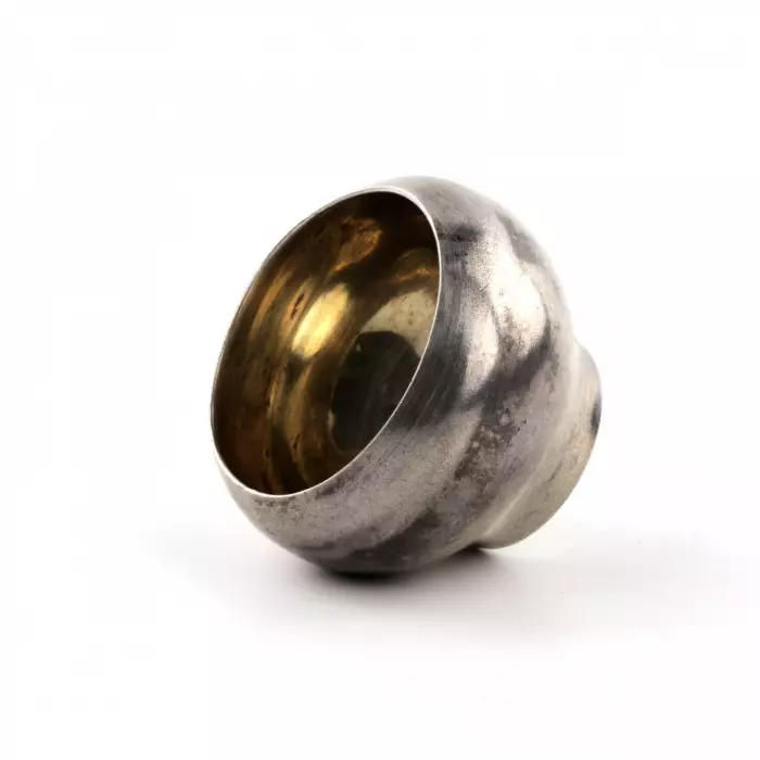 SALIÈRE RUSSE EN ARGENT EN FORME DE PETIT POT EN FONTE. SAINT-PÉTERSBOURG, 1896–1903