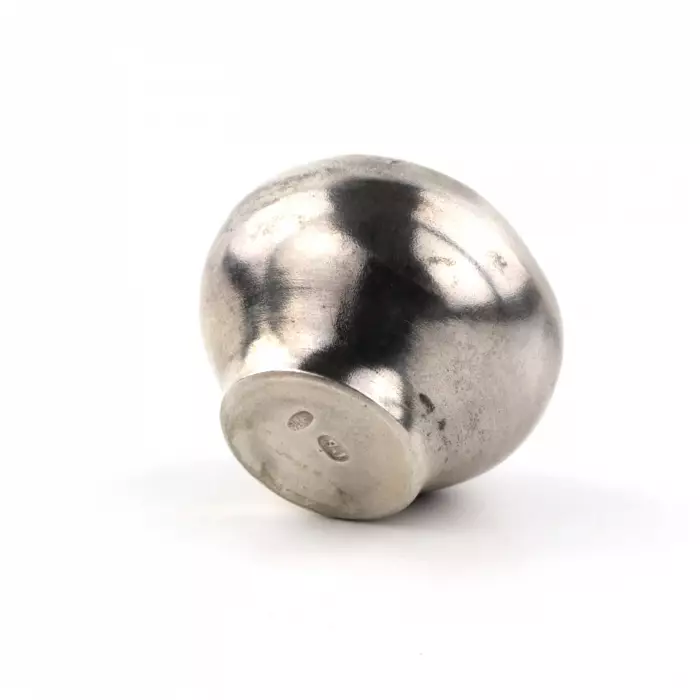 SALIÈRE RUSSE EN ARGENT EN FORME DE PETIT POT EN FONTE. SAINT-PÉTERSBOURG, 1896–1903