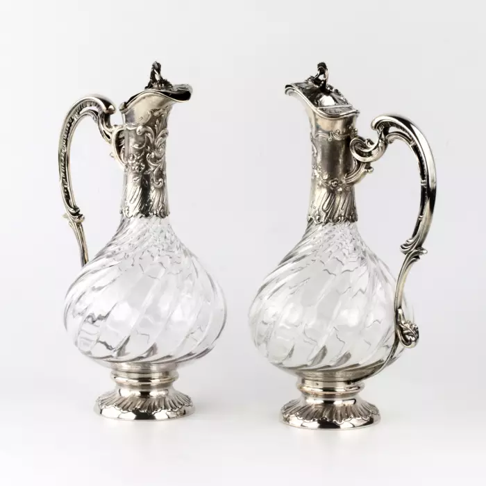 Paire de pichets à vin en argent de la fin du XIXe siècle. 