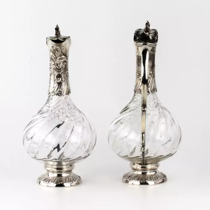 Paire de pichets à vin en argent de la fin du XIXe siècle. 