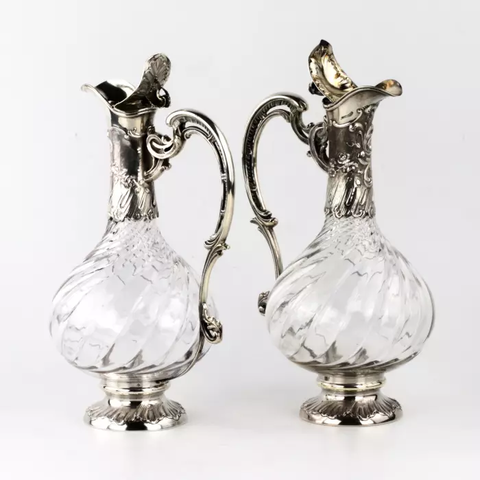 Paire de pichets à vin en argent de la fin du XIXe siècle. 