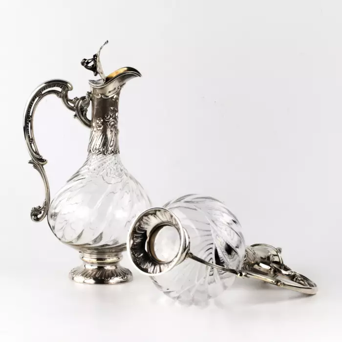 Paire de pichets à vin en argent de la fin du XIXe siècle. 
