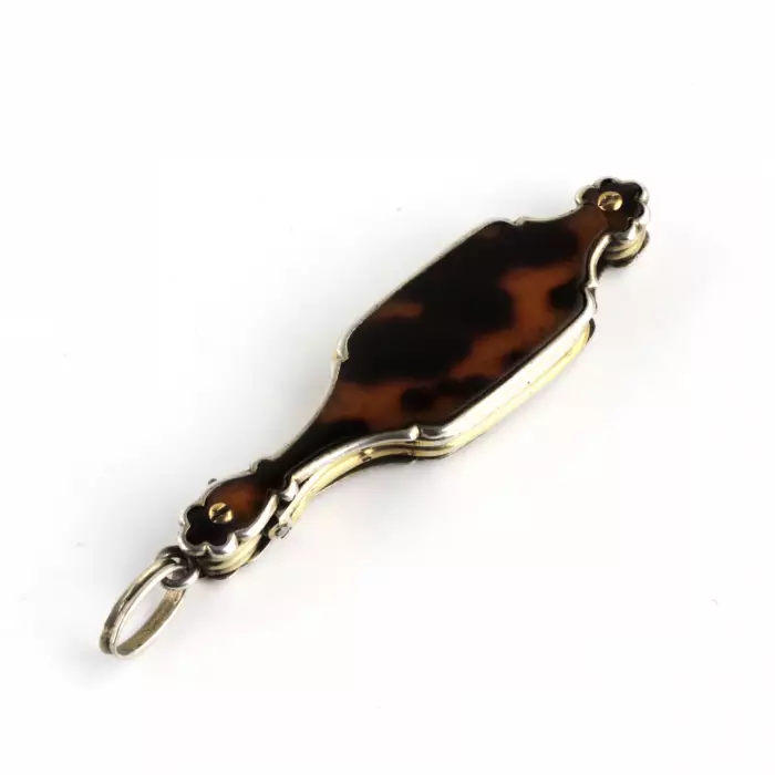 Lorgnette pliable en ecaille de tortue. 