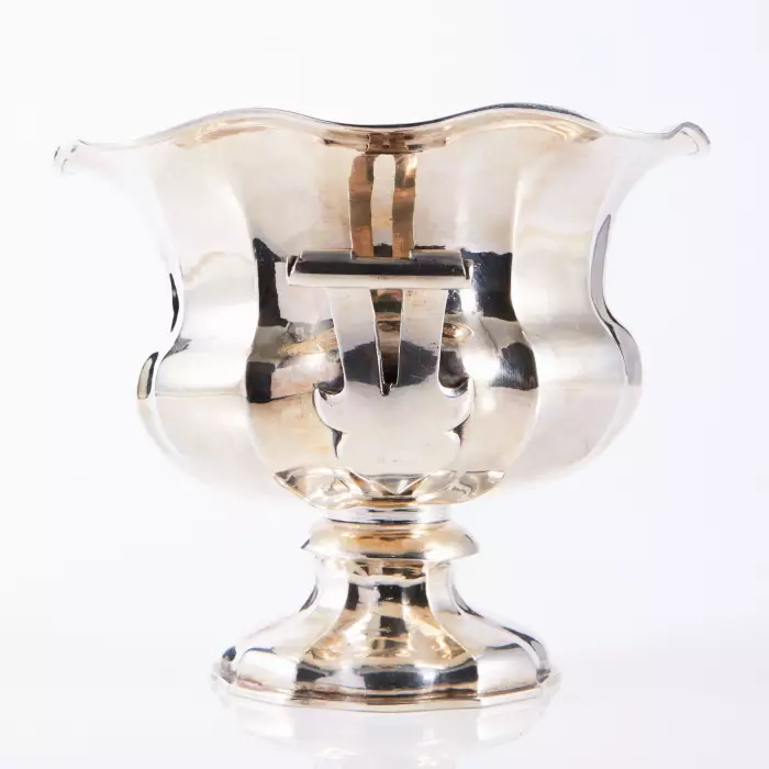 Vase en argent russe pour les bonbons. 