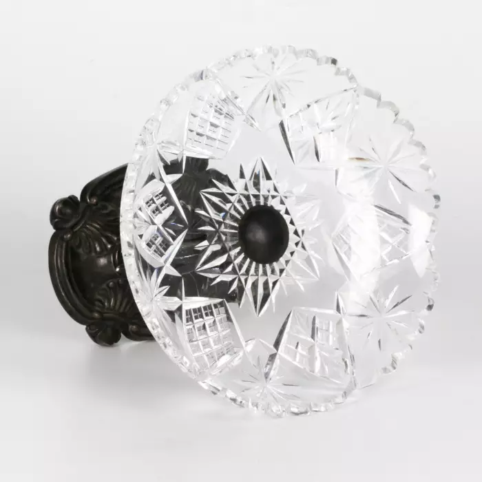 Bonbonnière en cristal sur pied en forme de 2 cygnes. 