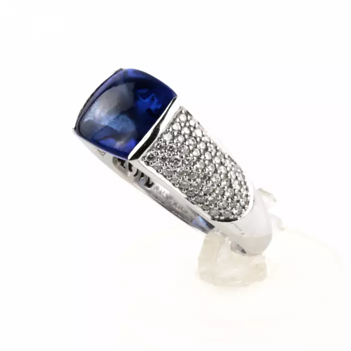 BAGUE LYKOV’S JEWELLERY EN OR BLANC 18K ORNÉE D’UNE TANZANITE DE 10,20 CARATS ET DE DIAMANTS