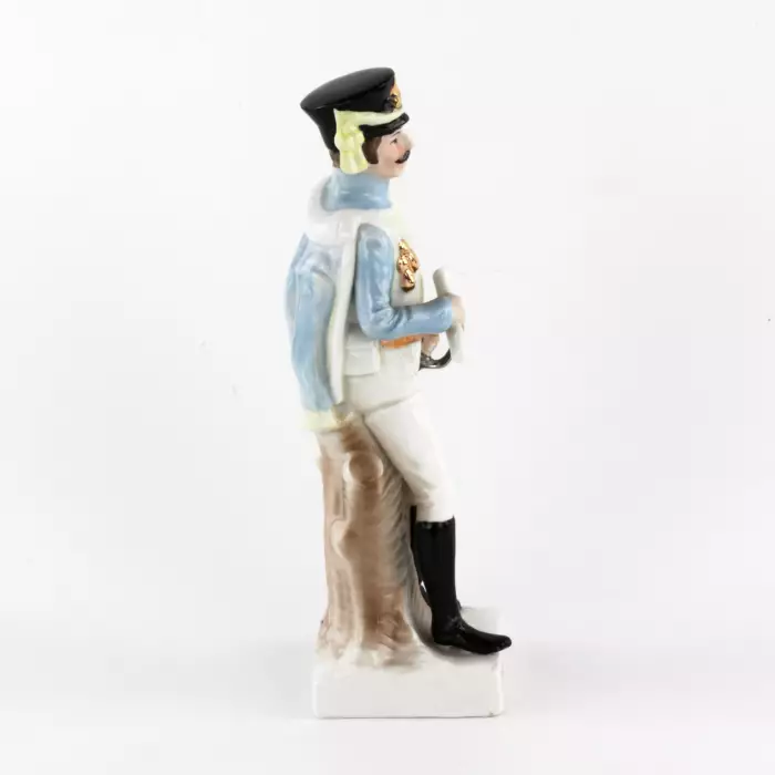 Hussard en porcelaine pendant les guerres napoleoniennes. 