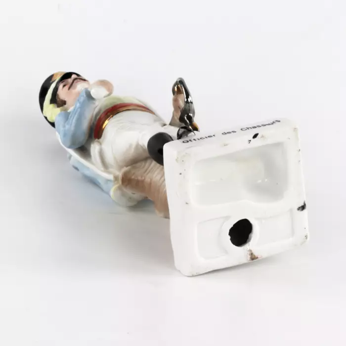 Hussard en porcelaine pendant les guerres napoleoniennes. 