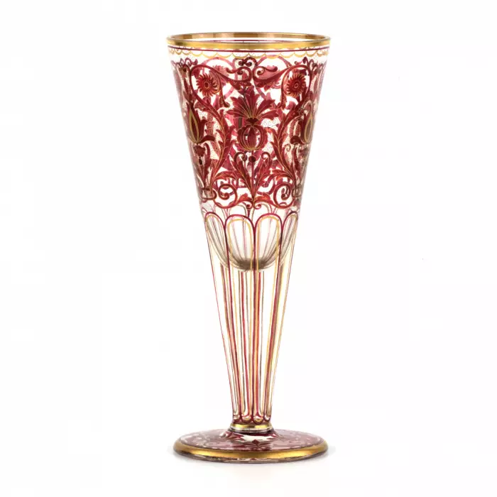 Grand gobelet en verre avec peinture. 