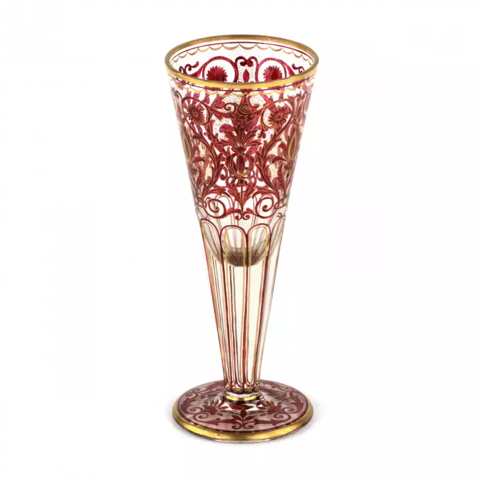 Grand gobelet en verre avec peinture. 