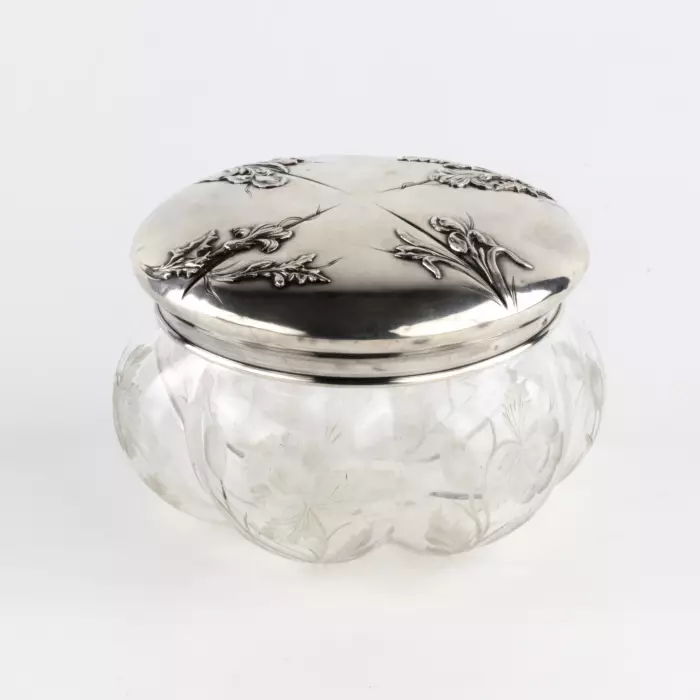 Bonbonnière française avec couvercle en argent. Louis Coignet.