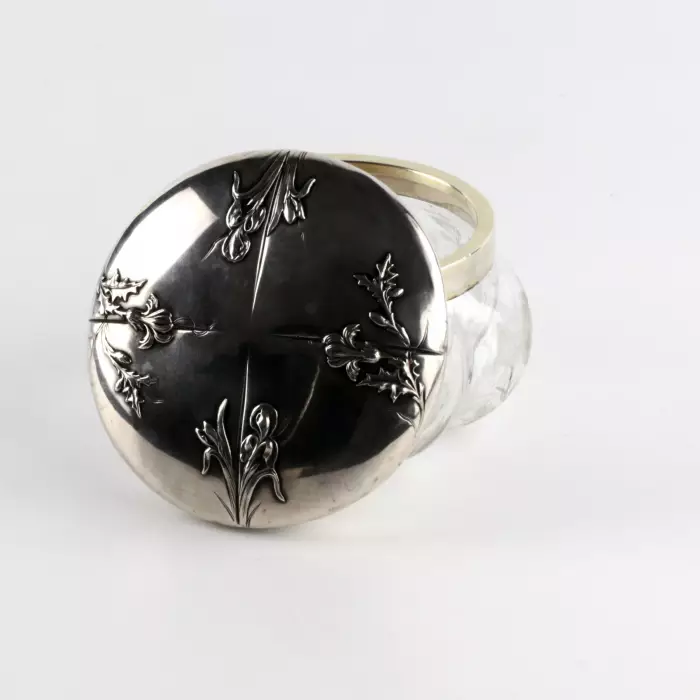 Bonbonnière française avec couvercle en argent. Louis Coignet.