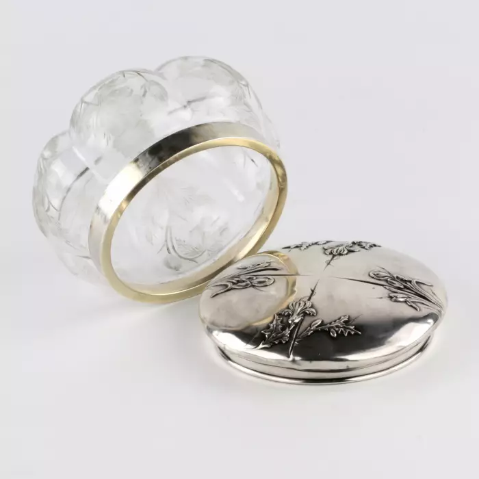 Bonbonnière française avec couvercle en argent. Louis Coignet.
