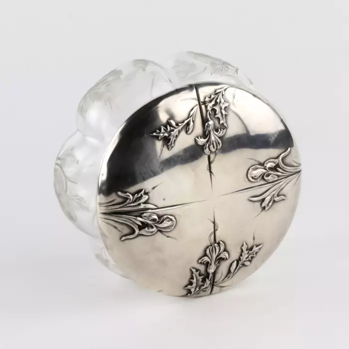 Bonbonnière française avec couvercle en argent. Louis Coignet.