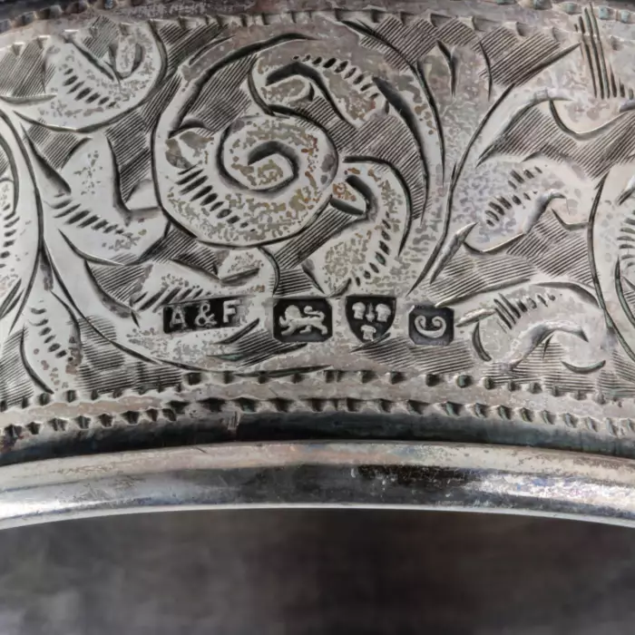 Six ronds de serviette anglais en argent, dans un etui dorigine. 