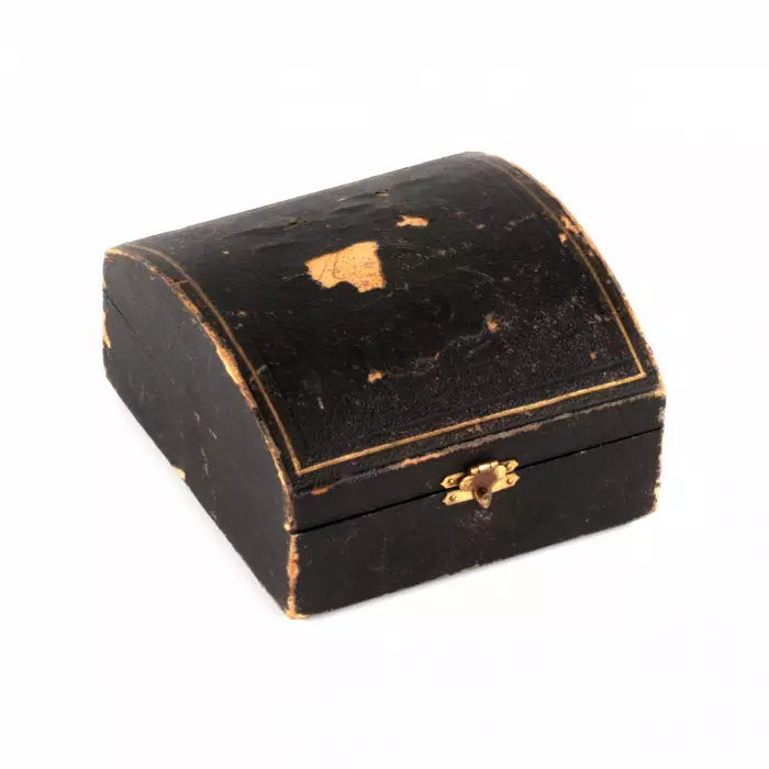 Six ronds de serviette anglais en argent, dans un etui dorigine. 