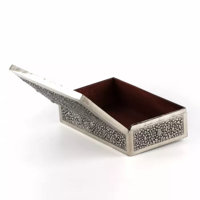 Серебряная коробка для сигар.