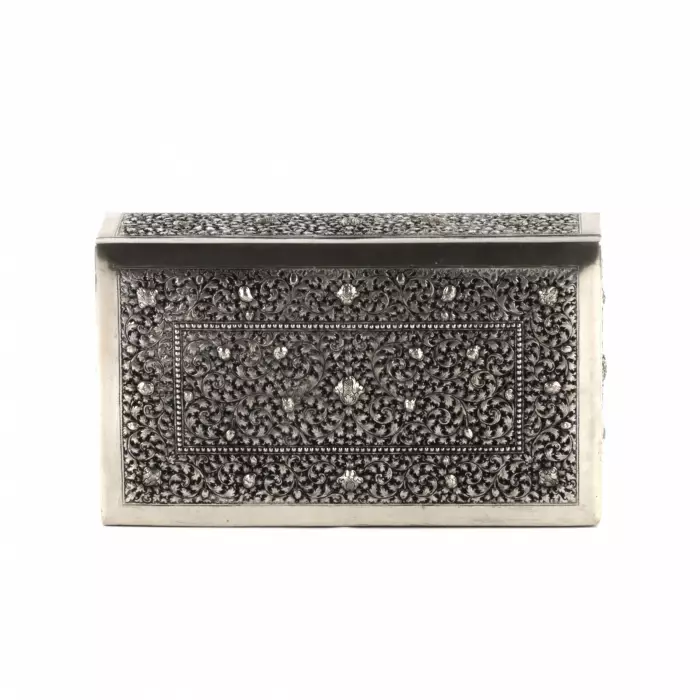 Серебряная коробка для сигар.