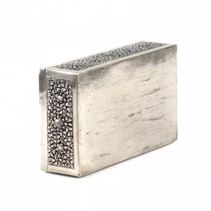 Серебряная коробка для сигар.