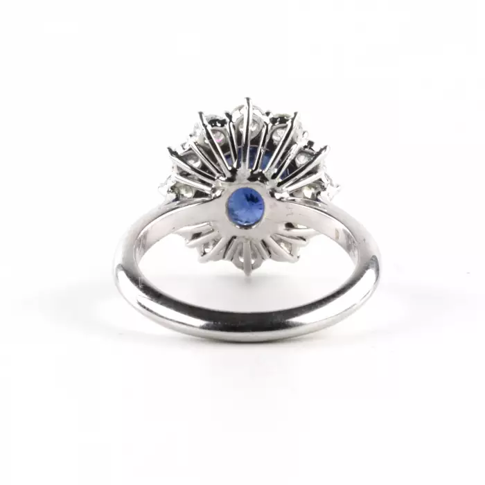 GOLD RING WITH SAPPHIRE AND DIAMONDS