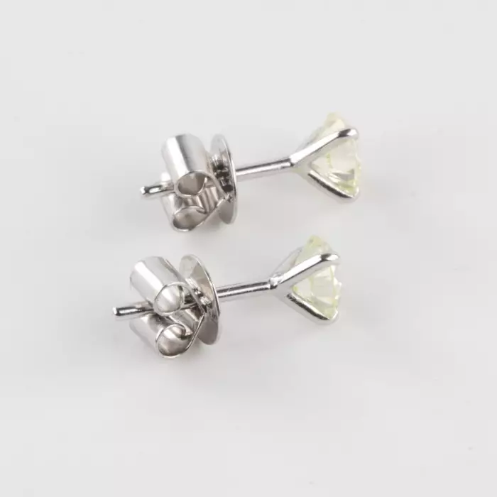 Boucles doreilles en or avec diamants. 1,26 ct. 