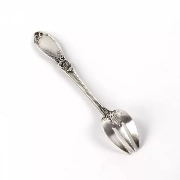 Ensemble de six fourchettes à huîtres en argent. La France. 