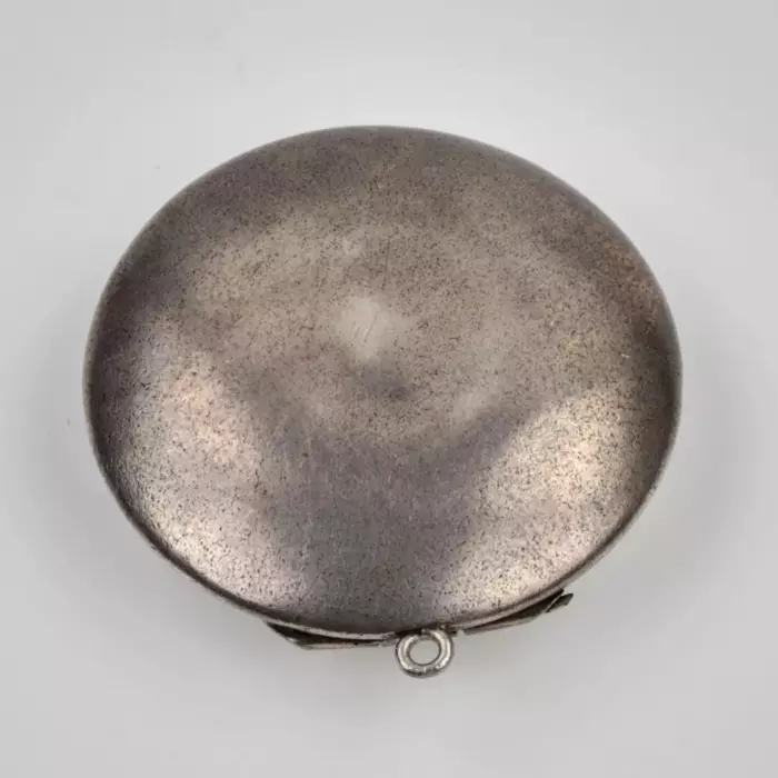 Boîte en argent russe avec une grenouille. 