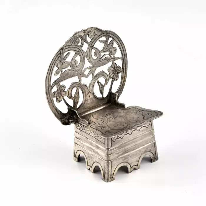 Salt-cellar chair with floral decoration. Russia, Moscow, workshop of Semyon Kazakov, 1899-1908. 