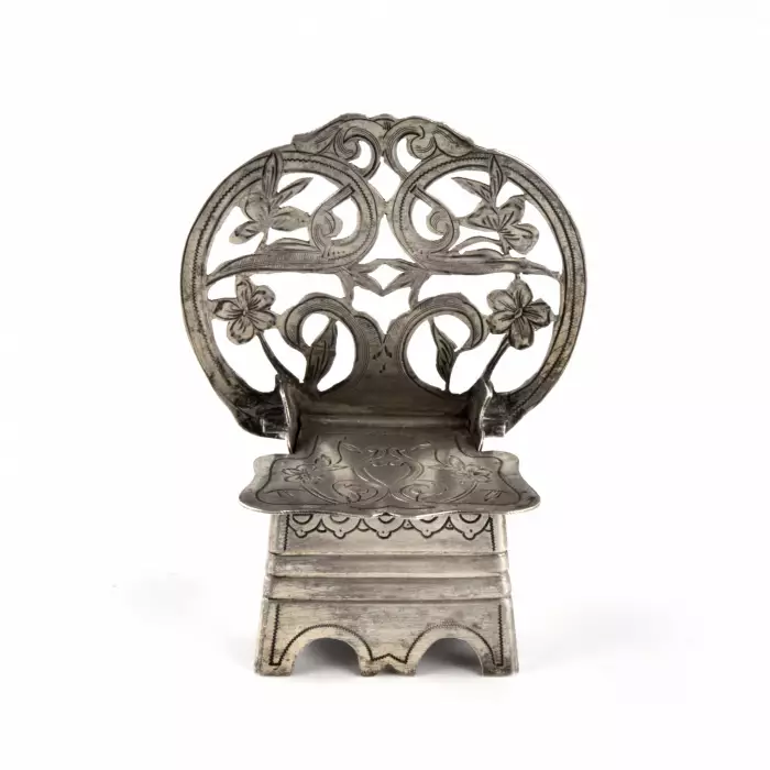 Salt-cellar chair with floral decoration. Russia, Moscow, workshop of Semyon Kazakov, 1899-1908. 