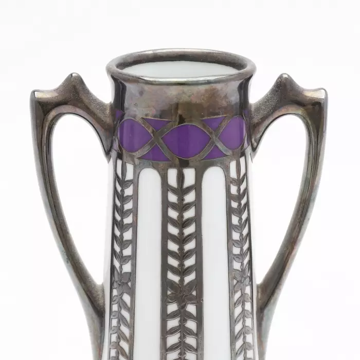 Vase en verre en argent. 