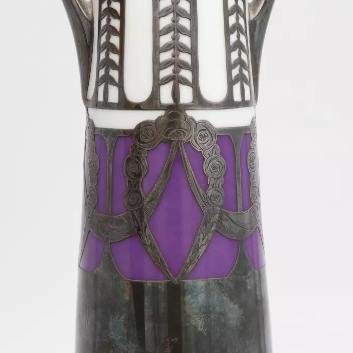 Vase en verre en argent. 