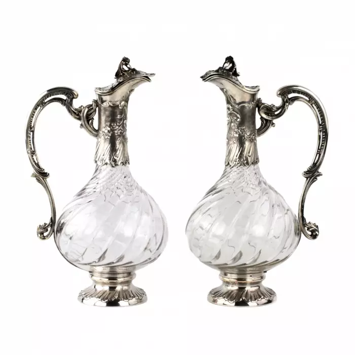 Paire de pichets à vin en argent de la fin du XIXe siècle. 