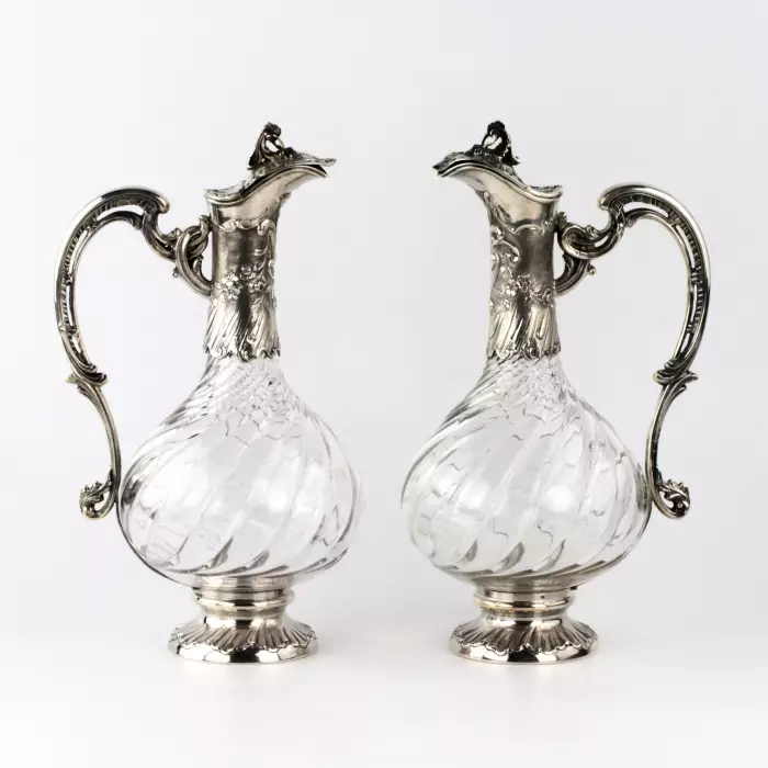 Paire de pichets à vin en argent de la fin du XIXe siècle. 