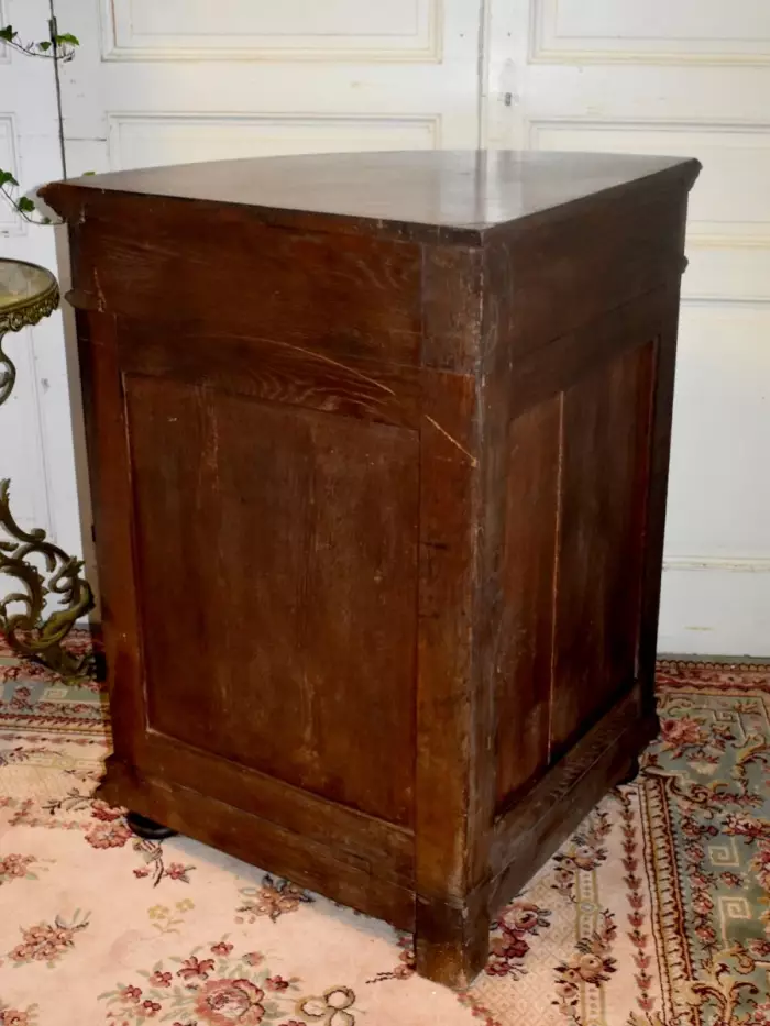 Commode dangle