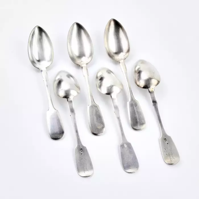 Six cuillères à soupe en metal argente. Russie, Moscou debut 20e siècle. 