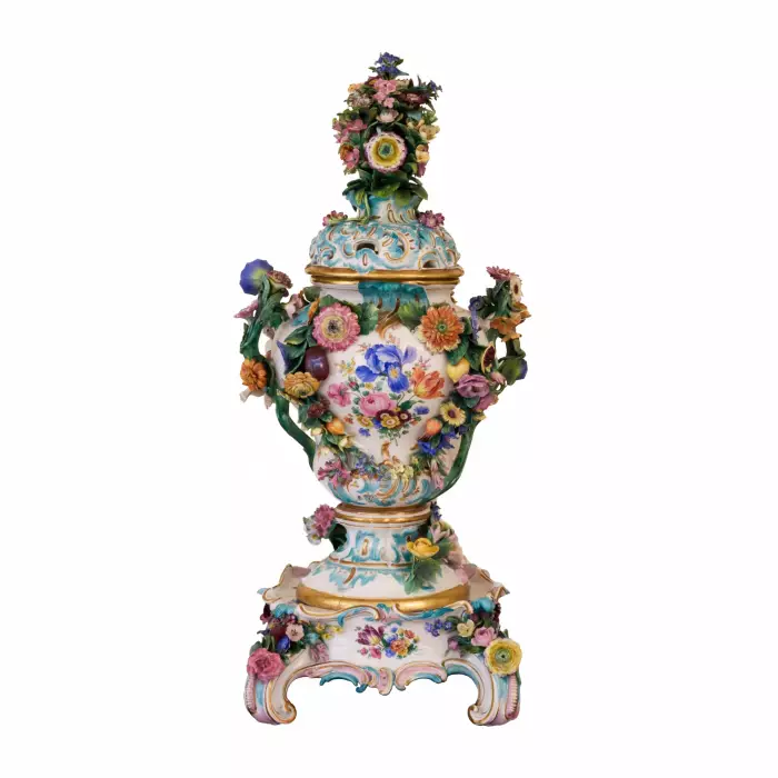 A grandiose porcelain vase 