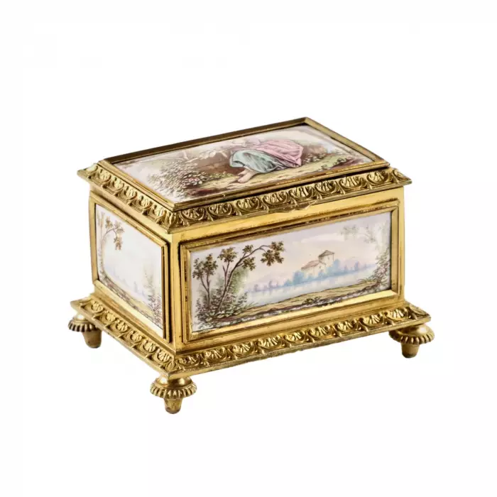 Boîte doree pour lettres