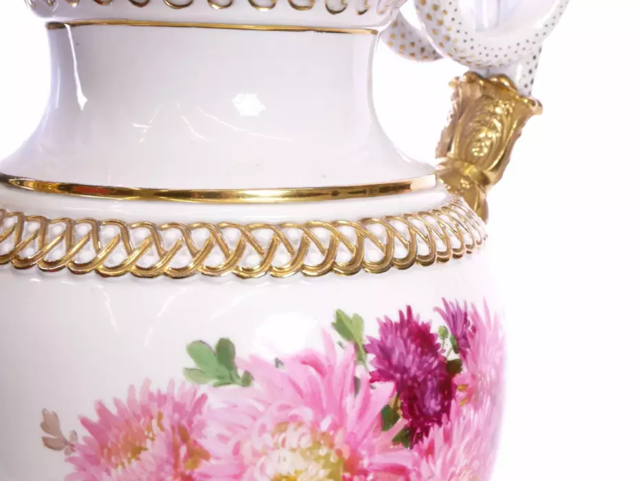 Grand vase en porcelaine - Chrysanthèmes rouges. Meissen. 