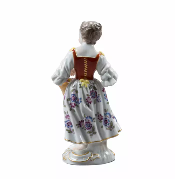 Fille avec un panier. Meissen