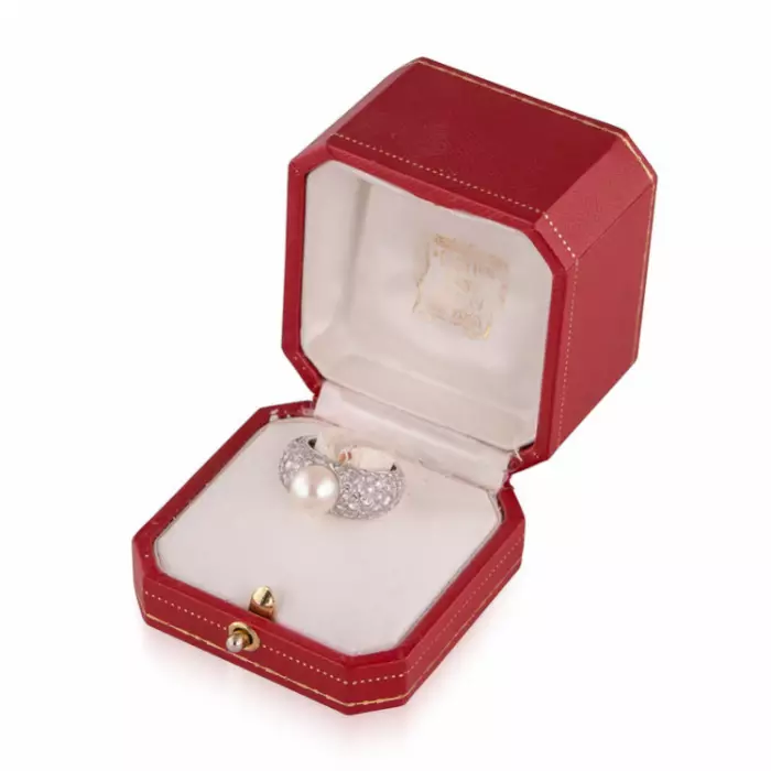 Ring in 18k gold with diamonds and pearls.CARTIER